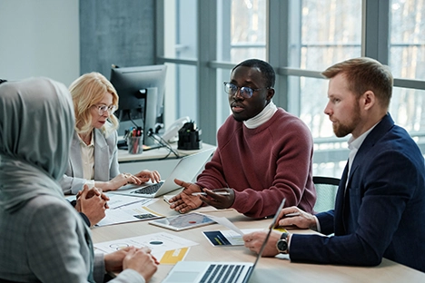 In zwei Minuten beworben – oder wieder weg? Team bespricht ihren Recruiting Funnel